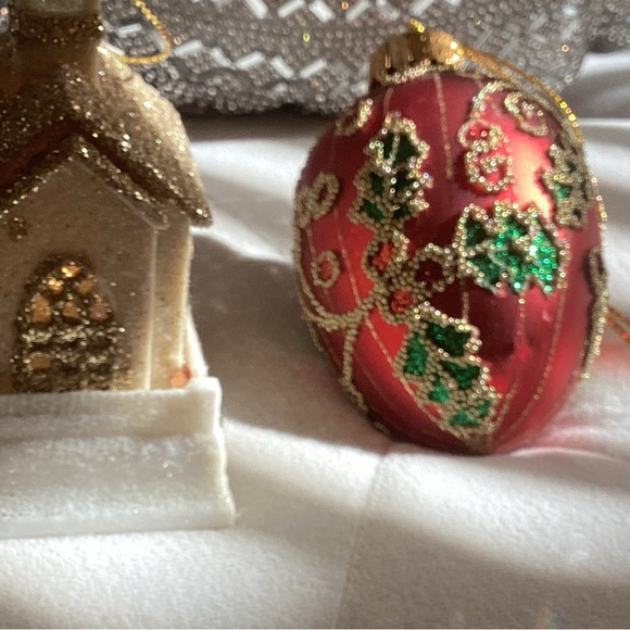Beautiful neiman Marcus ornate ornaments. The round red is embellished. - Picture 4 of 5